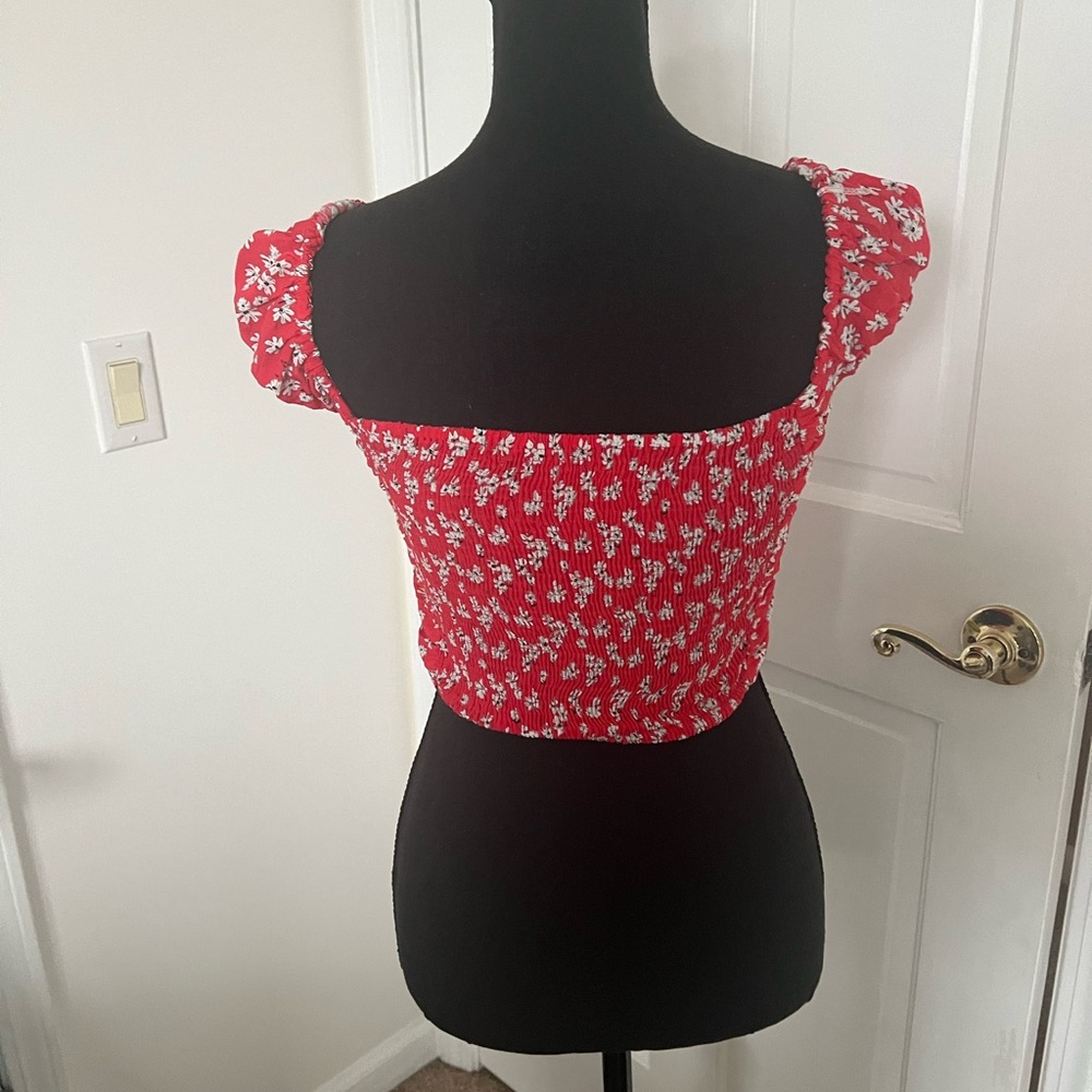 Red Floral Ruched Top - Picture 4 of 7